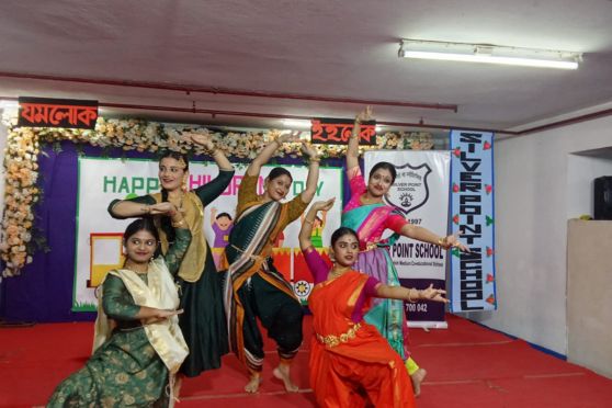 Silver Point School, Kolkata, hosted a lively two-day Children’s Day carnival on 13 and 14 November. The primary section enjoyed the opening day with colourful outfits, an entertaining PPT of teachers’ childhood photos, and a soulful musical performance. Four energetic dance numbers uplifted the mood, while a humorous play titled “Duyare Sikhok” kept students laughing.