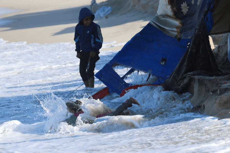 A child falls into the sea as Palestinians shelter in tents during a ceasefire between Israel and Hamas, in Khan Younis, southern Gaza Strip, November 15, 2025.