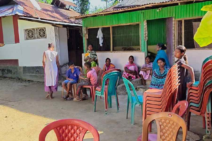 Relatives and neighbours at the residence of Shanti Muni Ekka, the BLO, on the New Glanco tea estate in the Malbazar subdivision of Jalpaiguri on Wednesday. 