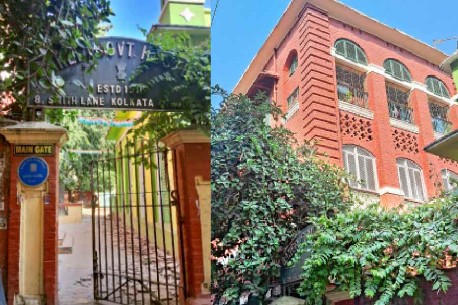 The gate of Baker Hostel; (right) the old hostel building where Mujib lived on the first floor.