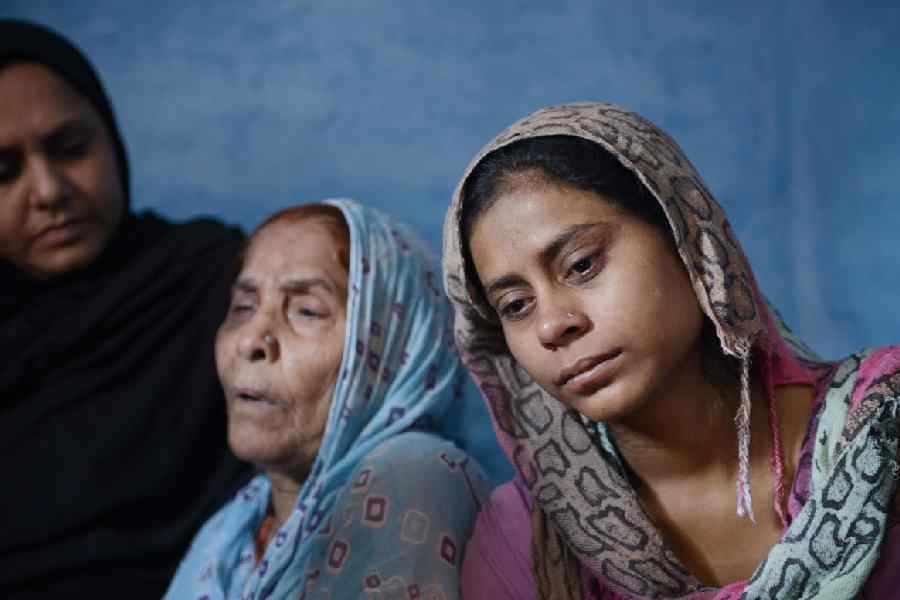 Mohammad Akhlaque’s mother Asgari Begum and his daughter Shaista at their home in Uttar Pradesh in 2015.
