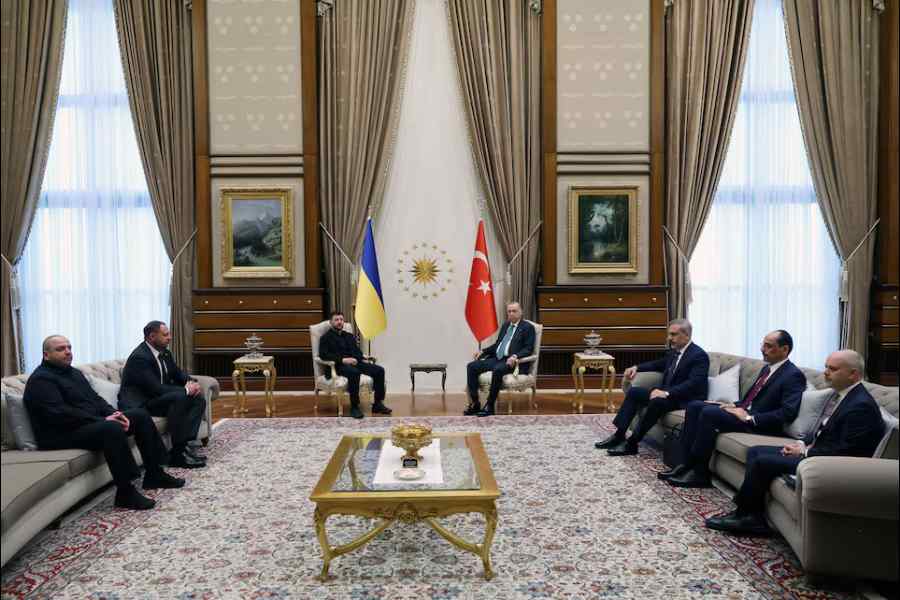 Turkey’s President Tayyip Erdogan meets with Ukraine's President Volodymyr Zelenskiy at the Presidential Palace in Ankara, Turkey, November 19, 2025.