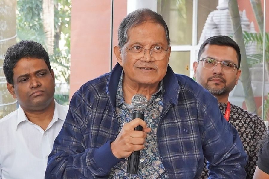 Mr. Bikram Dasgupta, Founder & Chairman, Globsyn Group, in his unique style, interacted with more than 800 students, along with their parents and teachers, who participated in the day’s events.