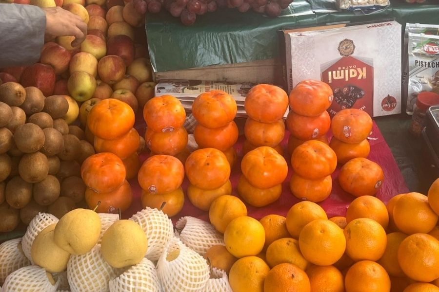 A medium-sized persimmon contains around 21 grams of sugar