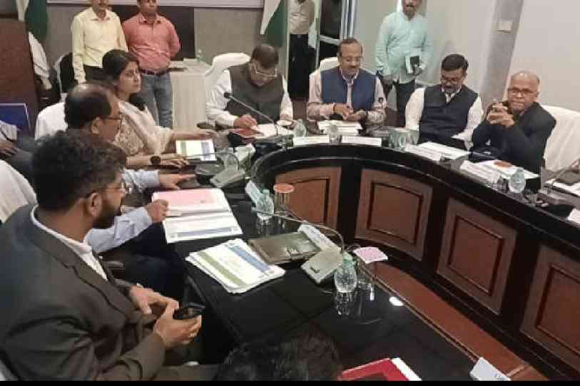 The Election Commission team and administrative officials take stock of the ongoing SIR of the electoral rolls in Malda on Thursday. Picture by Soumya De Sarkar