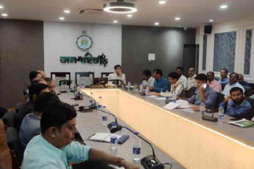 Representatives of trade bodies and administrative officials at the preparatory meeting ahead of Synergy at the Jalpaiguri district magistrate’s office on Thursday. Picture by Biplab Basak