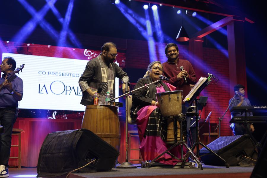 (left to right) Anindya Chatterjee, Usha Uthup, Upal Sengupta on stage
