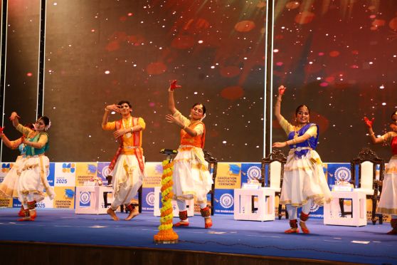 A captivating classical dance performance by the college’s cultural team further elevated the ambience. The formal lamp lighting ceremony followed, symbolising knowledge and new beginnings. Dignitaries were presented with handcrafted sola murti mementoes of Maa Durga, after which Chairman Sri Rajnikant Dani administered an inspiring oath to the graduating cohort.