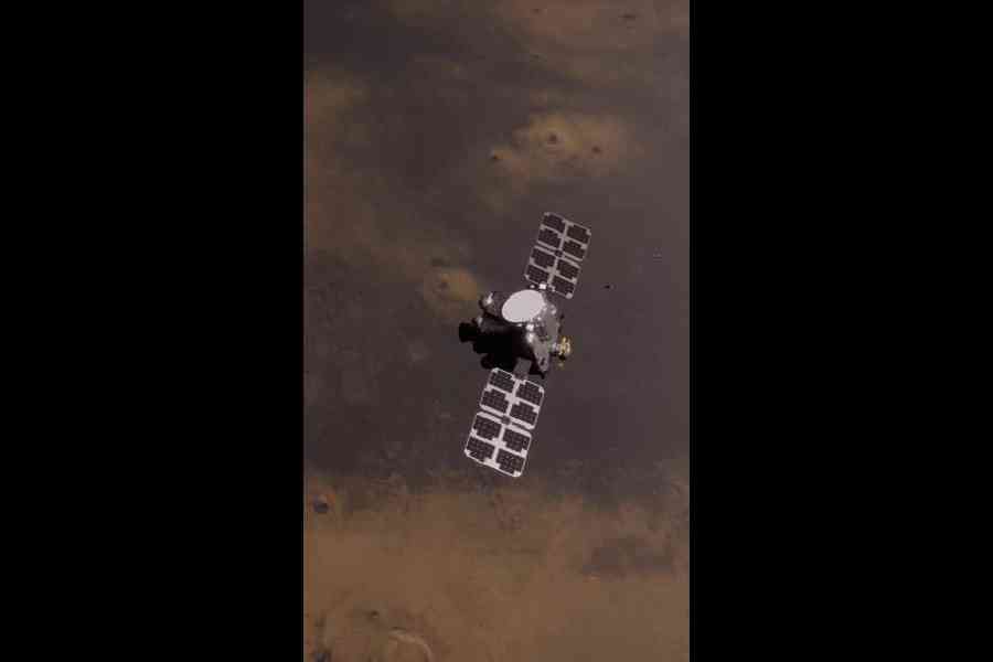 An artist's concept of an ESCAPADE spacecraft above Marsnytns/rocket lab