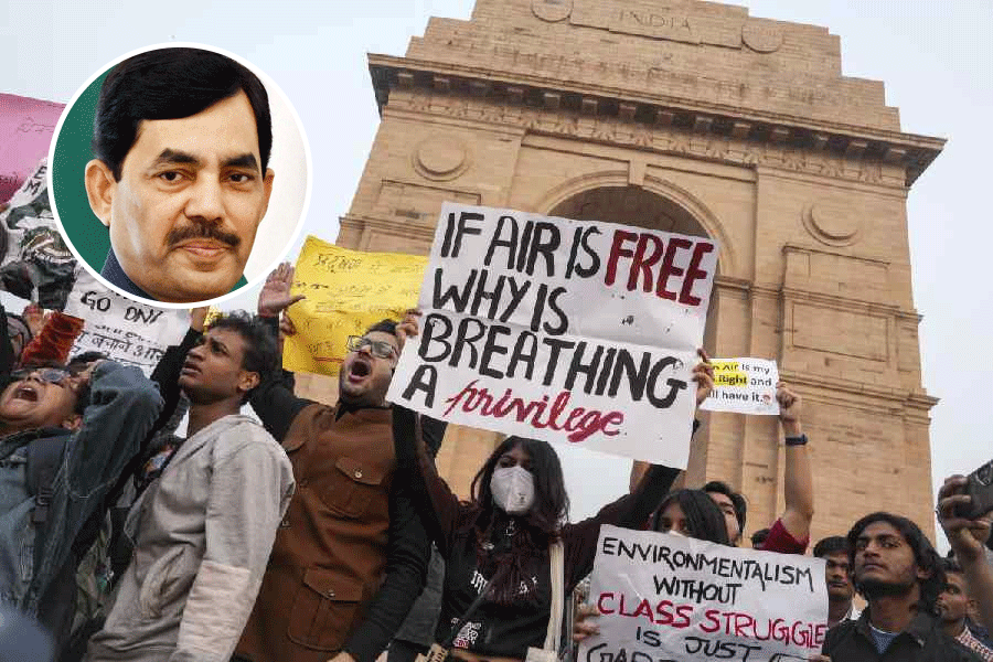 People raise slogans during a protest against worsening air quality in the national capital, at the India Gate, in New Delhi, Sunday, Nov. 23, 2025. The air quality remained in the "very poor" category on Sunday morning, with the overall Air Quality Index (AQI) recorded at 381, according to the Central Pollution Control Board (CPCB).
