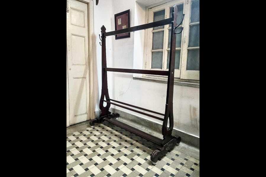 Representational image