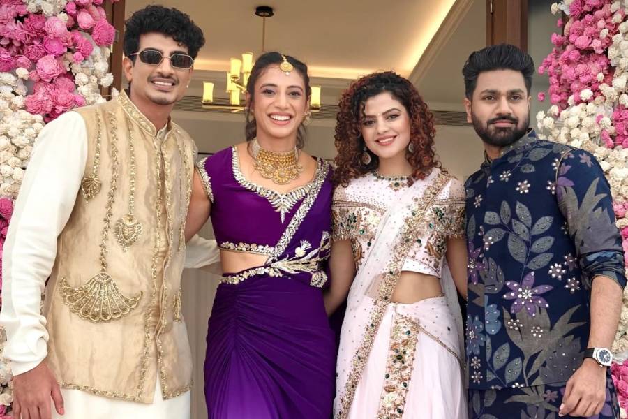 Smriti Mandhana and Palaash Mucchal with Palak Muchhal