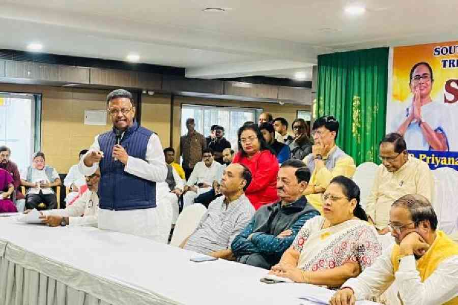 Mayor Firhad Hakim speaks during the meeting with councillors from south Calcutta at Terapanth Bhavan at Puddapukur on Tuesday