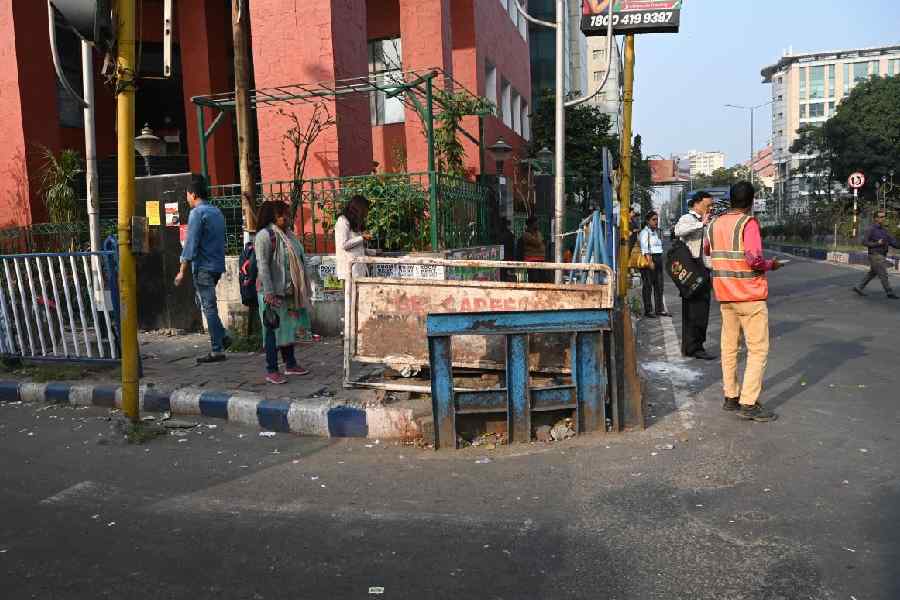 The kerb at College More in Salt Lake Sector V where Arati Das (right) was run over by a bus on Wednesday.