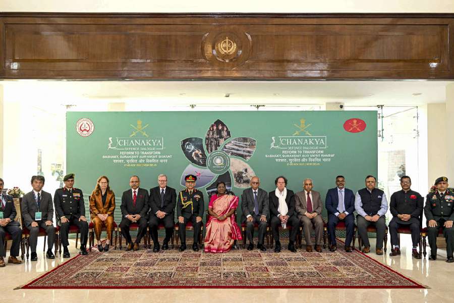 General Upendra Dwivedi and President Droupadi Murmu, along with other officials, at the Chanakya Defence Dialogue 2025 in New Delhi on Thursday.