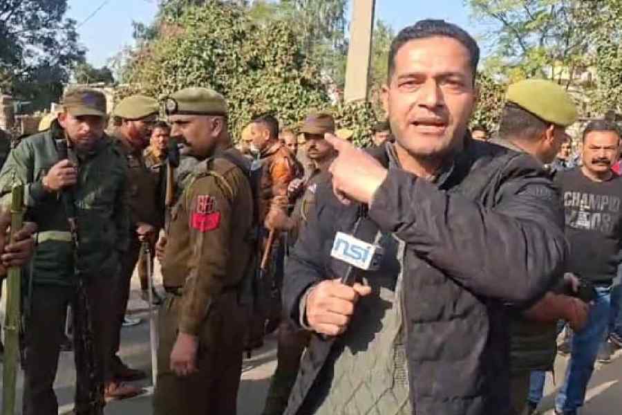 A screen grab of journalist Arfaz Ahmad Daing during a live commentary as the Jammu administration demolishes his house