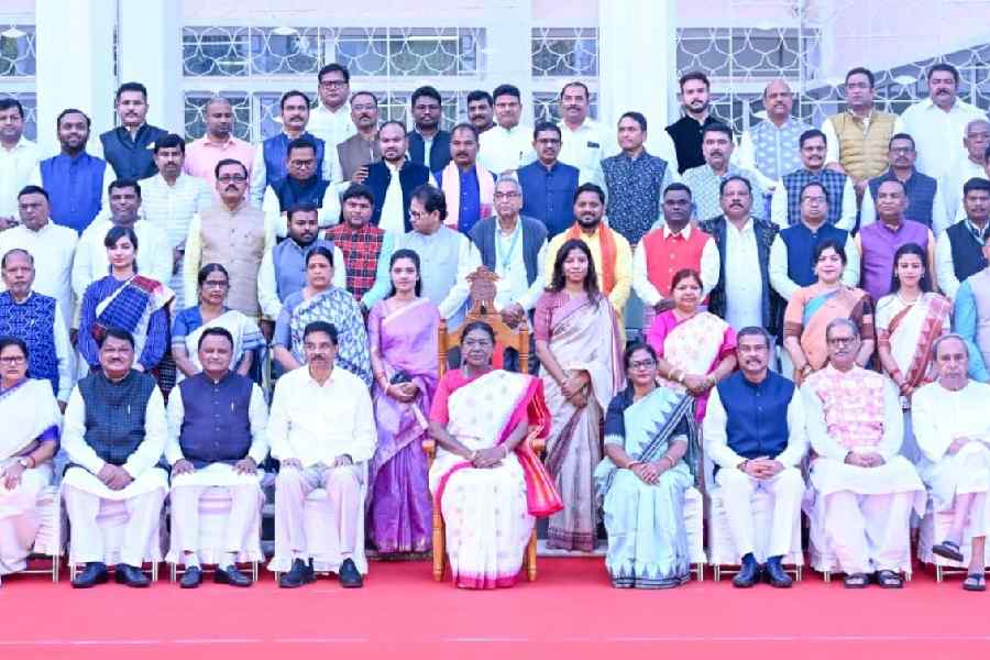 President Droupadi Murmu with members of the Odisha Assembly