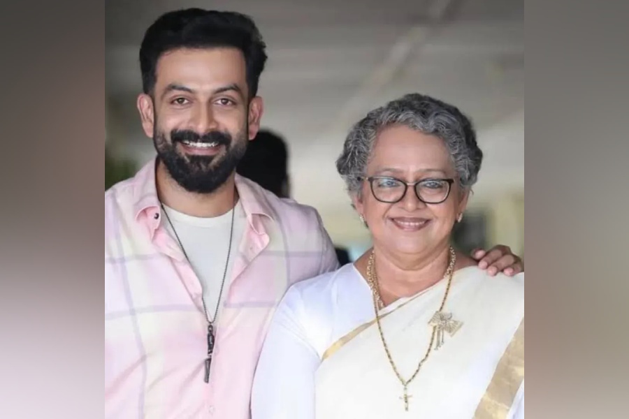 Prithviraj Sukumaran with mother Mallika Sukumaran