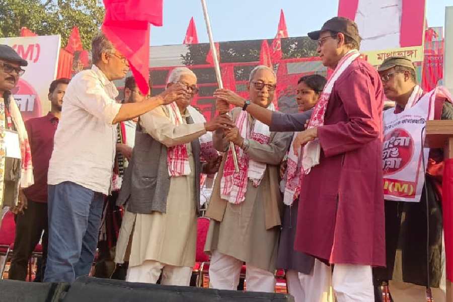 Md Salim (right) hands over the CPM flag to Cooch Behar district party leaders during the launch of the Bangla Bachao Yatra in Tufanganj on Saturday.