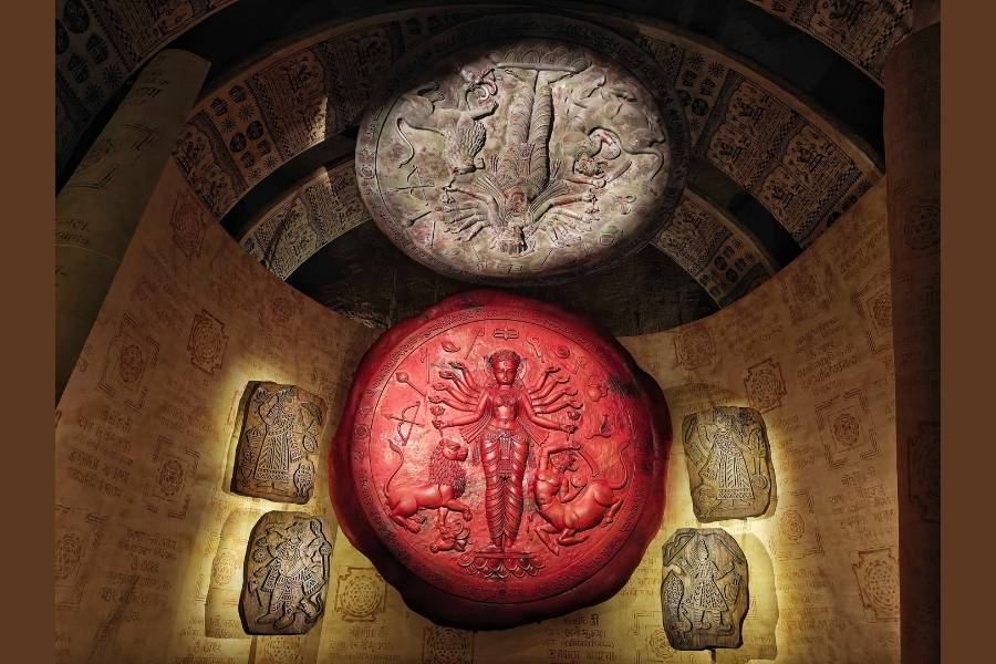 Dum Dum Tarun Dal unveils “Chhaap” or impression, where textures, marks and layered motifs explore how memory and society leave their stamp on people and culture, creating a pandal that feels like a gallery of lived experiences