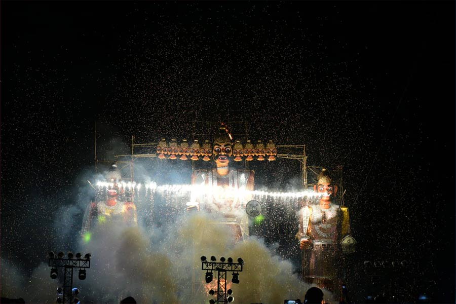Organised by Salt Lake Sanskritik Sansad and Sanmarg, the 13th edition of the annual festival at Central Park drew a crowd of more than 25,000 people, who cheered on as effigies of Ravana, Meghnad and Kumbhakaran were set alight in the traditional ritual symbolising the triumph of good over evil