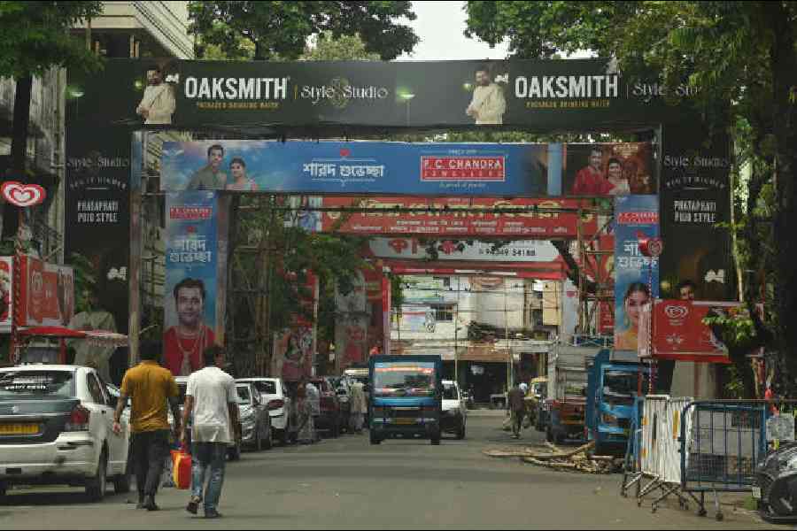 overhead gates across Madanmohantala Street