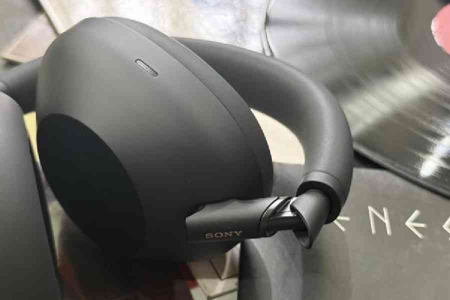 By widening the headband, Sony has enhanced comfort, making the headphones ideal for long hours of use