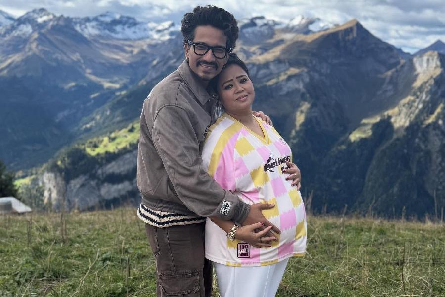 Haarsh Limbachiyaa and Bharti Singh