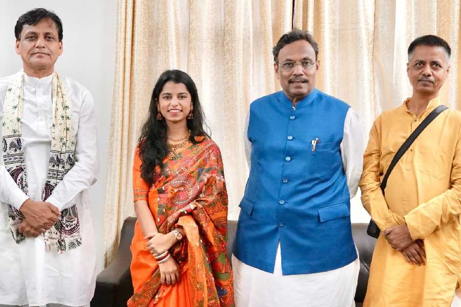 Popular folk and devotional singer Maithili Thakur  recently met Bharatiya Janata Party election in-charge Vinod Tawde and Union minister Nityanand Rai in Bihar