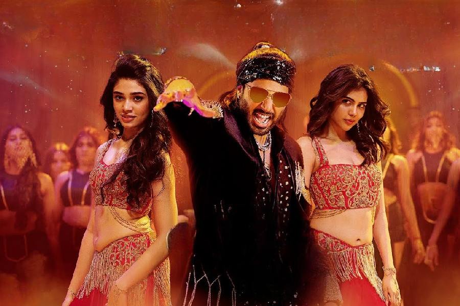 Krithi Shetty, Ravi Mohan, Kalyani Priyadarshan in ‘Genie’ song ‘Abdi Abdi’