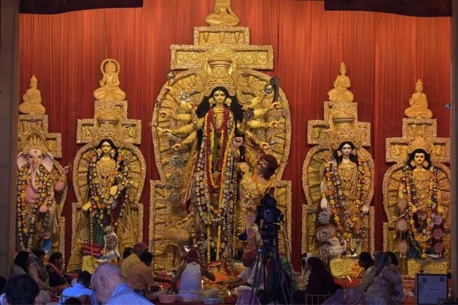 Even after the curtain has come down on Durga Pujo, the essence of festivity refuses to fade. 