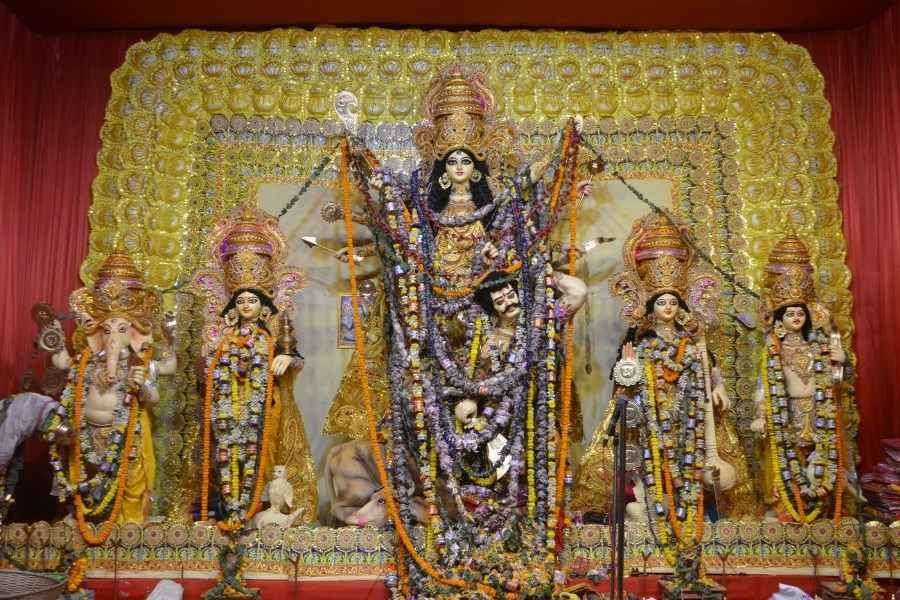 The bustling streets, the queues before pandals, the thrill of pandal-hopping, all of it spoke volumes about Durga Pujo’s grandeur, the greatest celebration of Bengal. 