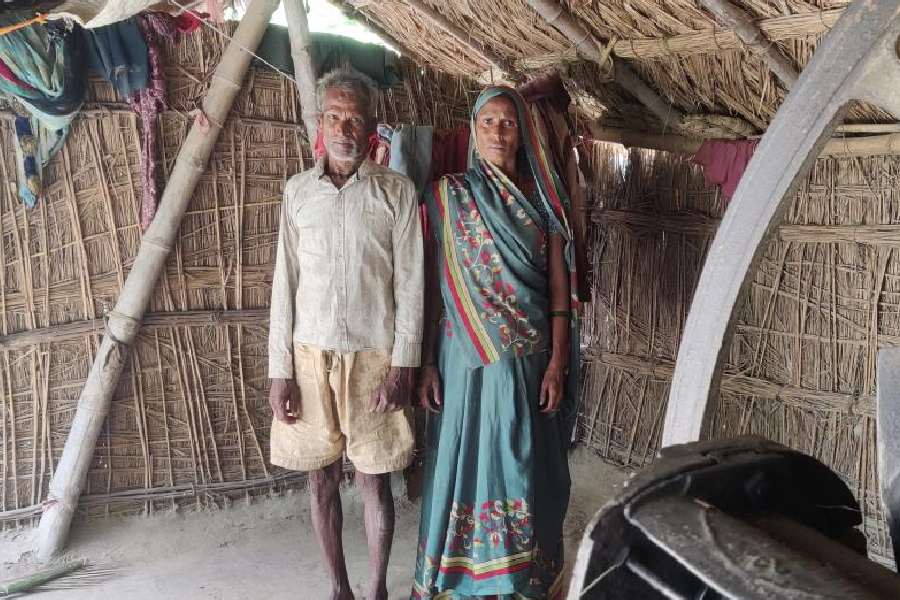 Dulara Nishad withher husband Gobare.