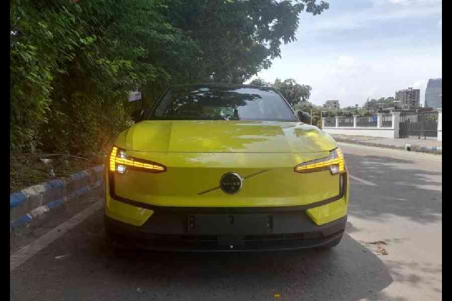 The front end is typically EV and has Volvo's signature 'Thor's hammer' running lights
