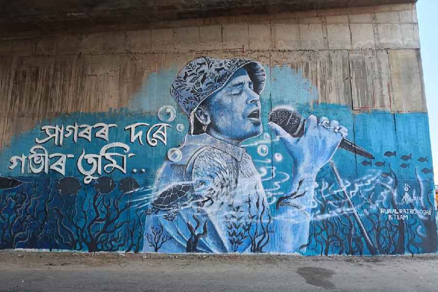 Wall painting near the Dolabari Flyover in Tezpur by artist Runal Rajbongshi