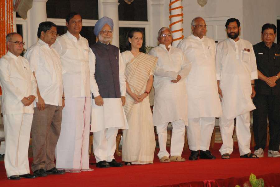 The Prime Minister, Dr. Manmohan Singh, the Chairperson, UPA, Smt. Sonia Gandhi and other leaders of UPA posing for group photograph on the occasion of Third anniversary of the UPA Government, in New Delhi on May 22, 2007.