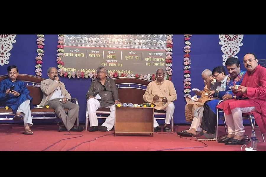 The adda under way at BK Block on Navami.