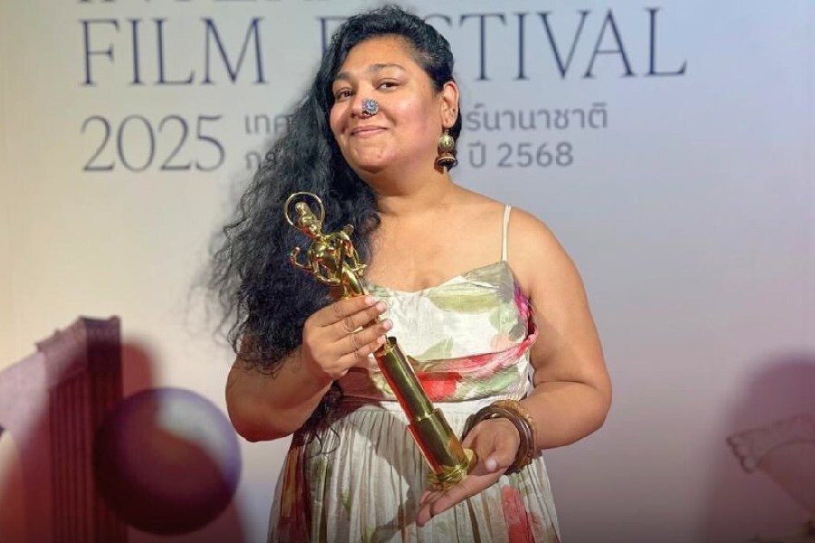 Nidhi Saxena won the New Voice Award at the Bangkok International Film Festival 2025