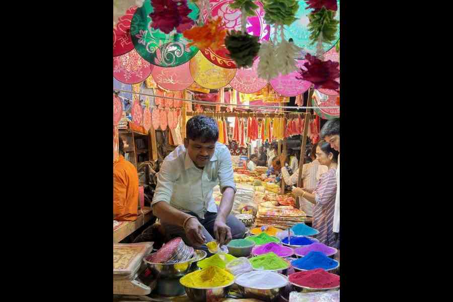 A Diwali shopping moment captured in 2x mode in Calcutta's Burrabazar