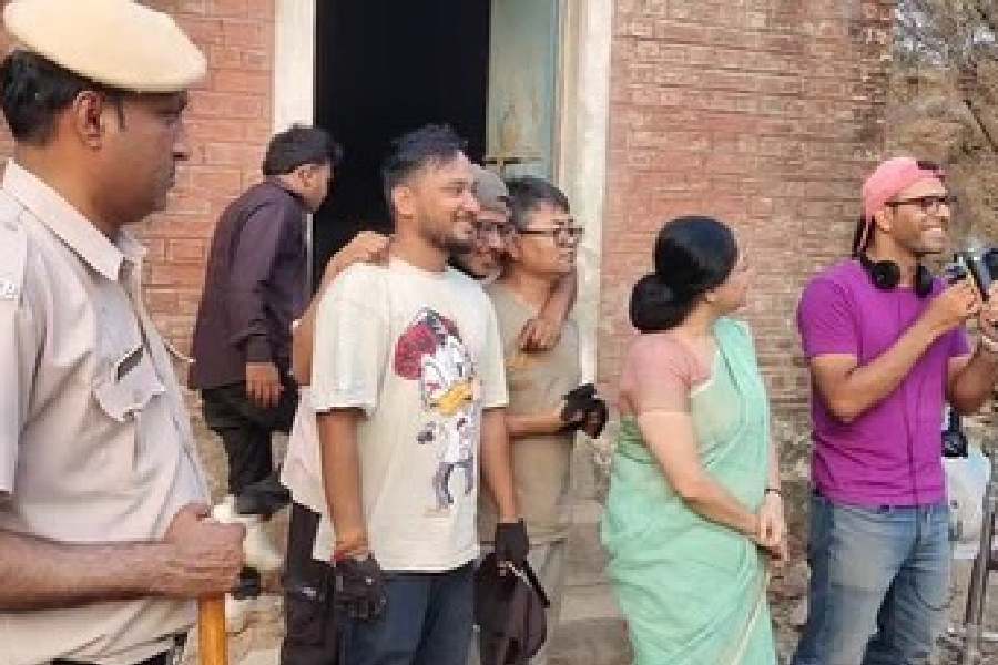 A behind-the-scene photo from the sets of ‘Dupki’
