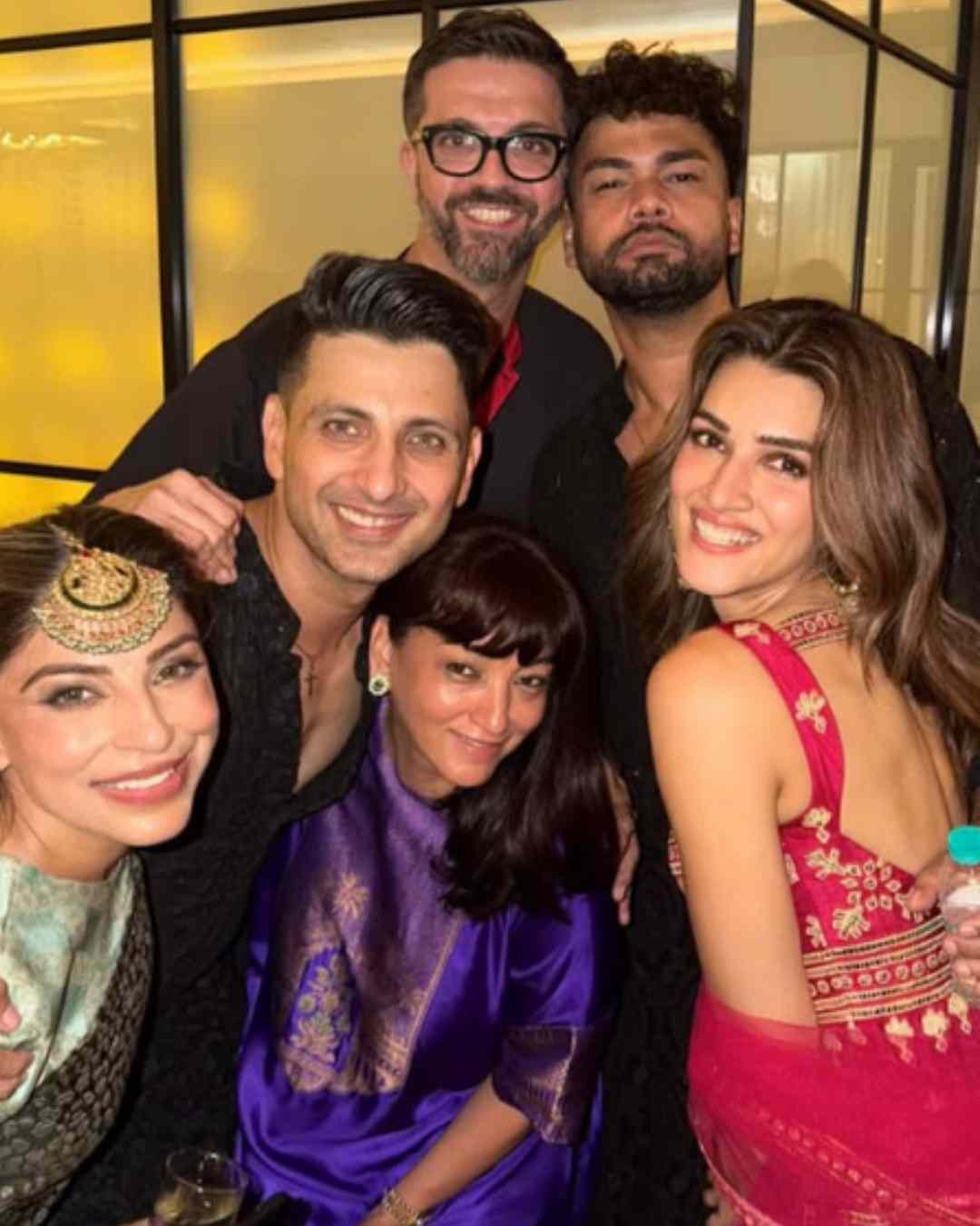 Actress Kriti Sanon, who is currently awaiting the release of Tere Ishk Mein, posed for a group picture with her friends. She looked gorgeous in an embroidered pink lehenga.  