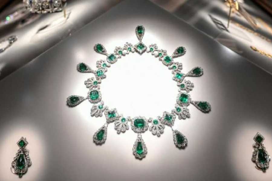 Parts of Napoleon’s emerald wedding gift set