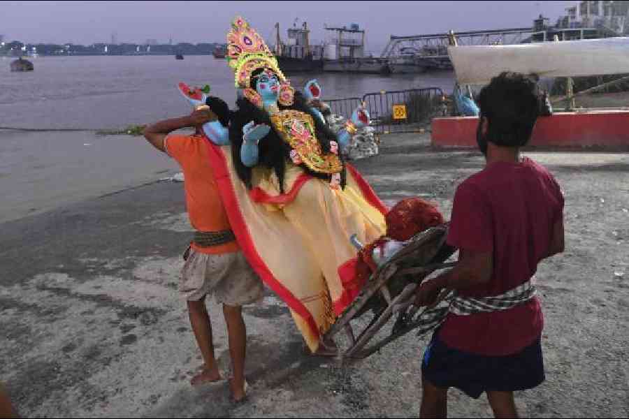 Kali idol immersion in progress at Baje Kadamtala Ghat