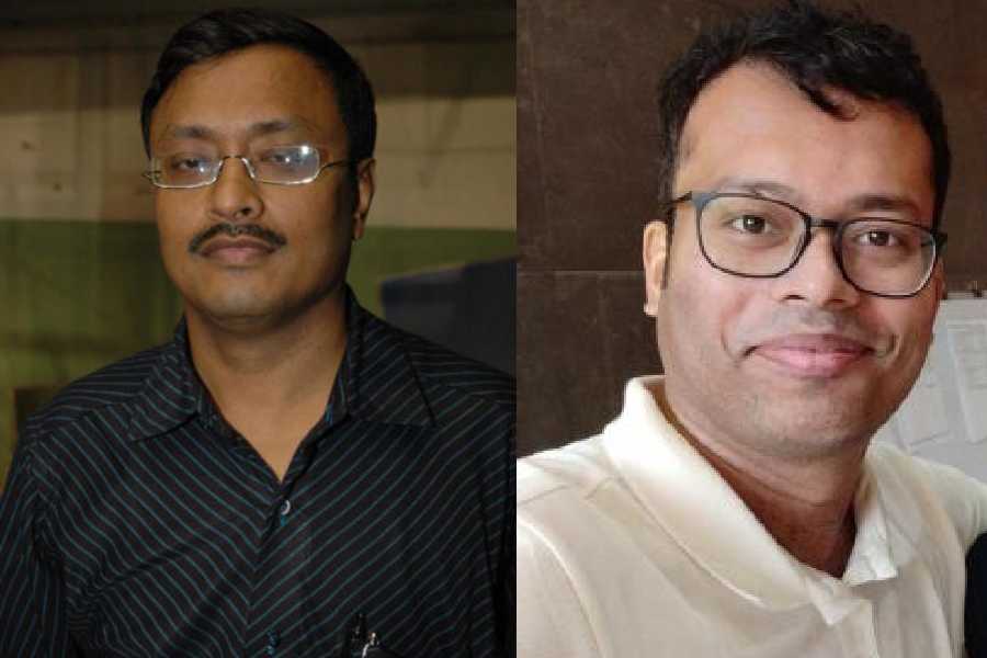 GM Dibyendu Barua and (right) GM Surya Sekhar Ganguly