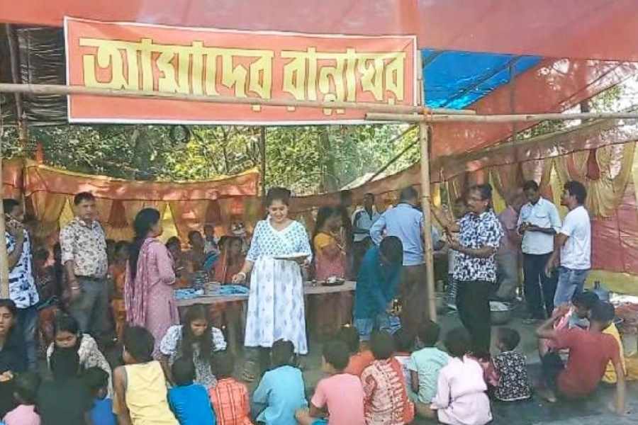 The Jalpaiguri CPM organises a community feast for Bhai Phota at Dhupguri block for flood victims on Thursday
