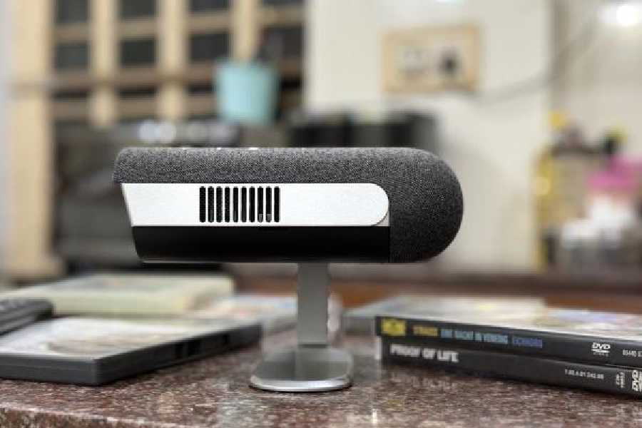 The projector supports Wi-Fi screen mirroring, USB-C streaming, and Bluetooth connectivity