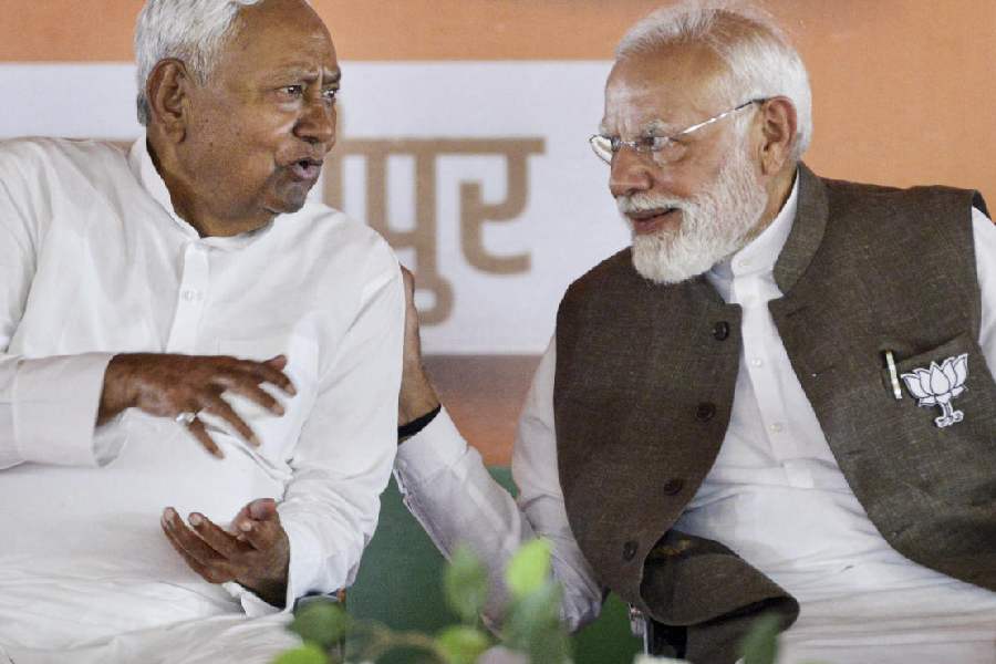 PM Modi and Bihar CM Nitish Kumar at a public meeting ahead of the state Assembly elections