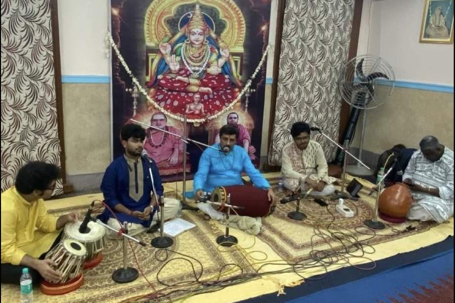 The mridangam maestro, Shankar Narayanaswamy, presented a captivating ensemble called Isai Layam with Akash Mukherjee (vocal), Rick Mukherjee (flute), K.G. Prasad (ghatam) and Subhadra Kalyan (tabla)