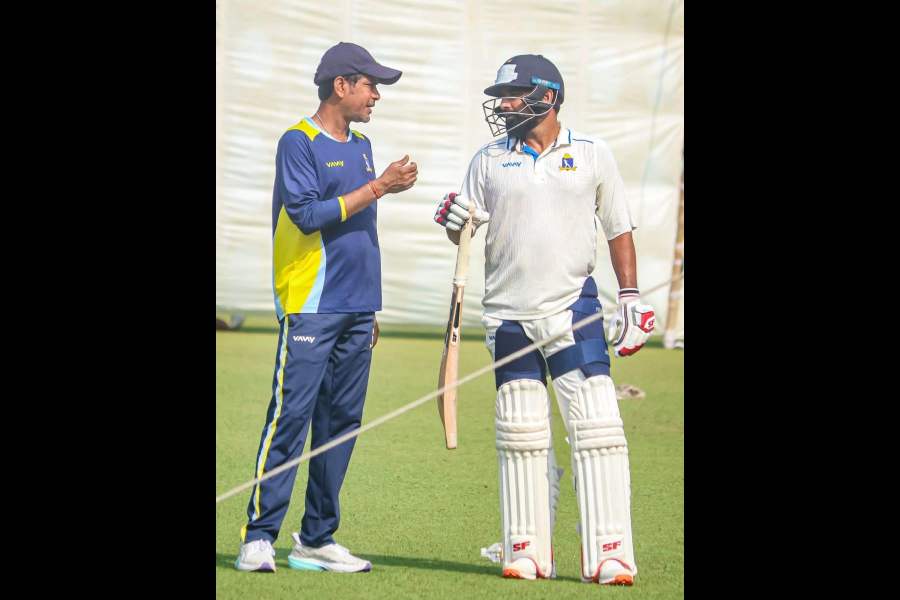 Mohammed Shami speaks with coach Laxmi Ratan Shukla and (right) Akash Deep, at Eden Gardens on the eve of Bengal’s Ranji match against Gujarat.