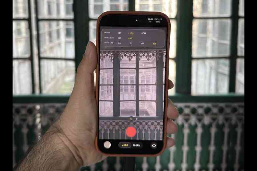 When paired with a compatible smartphone or tablet, your drive supports video capture in Apple ProRes 4K at 120fps. For quick editing, you can save your content directly to your drive